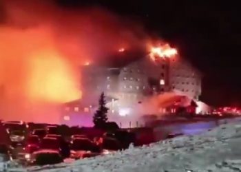 Τραγωδία στην Τουρκία: 10 νεκροί από φωτιά σε ξενοδοχείο σε χιονοδρομικό κέντρο – ΒΙΝΤΕΟ
