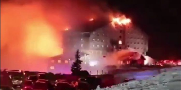 Τραγωδία στην Τουρκία: 10 νεκροί από φωτιά σε ξενοδοχείο σε χιονοδρομικό κέντρο – ΒΙΝΤΕΟ