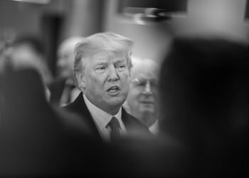 Σάλος με τον Τραμπ: Δεν αποκλείει προσφυγή στη βία για να προσαρτήσει τη Διώρυγα του Παναμά και την Γροιλανδία