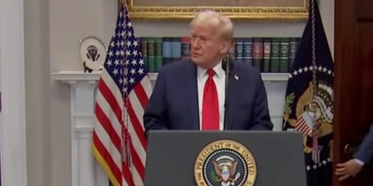 Ο Τραμπ «πήρε το όπλο του»: Προειδοποιεί με επιβολή δασμών τις χώρες της ΕΕ και την Κίνα – ΒΙΝΤΕΟ