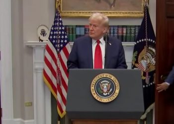 Ο Τραμπ «πήρε το όπλο του»: Προειδοποιεί με επιβολή δασμών τις χώρες της ΕΕ και την Κίνα – ΒΙΝΤΕΟ