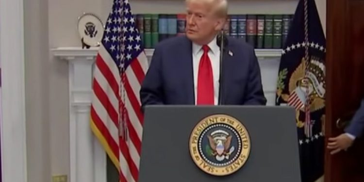 Ο Τραμπ «πήρε το όπλο του»: Προειδοποιεί με επιβολή δασμών τις χώρες της ΕΕ και την Κίνα – ΒΙΝΤΕΟ