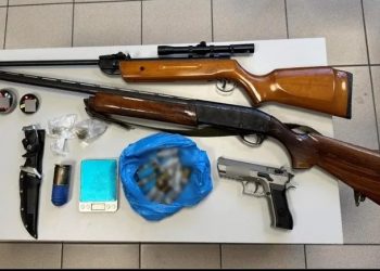 Τύρναβος: Συνελήφθη άνδρας με όπλα και ναρκωτικά – Είχε και… οπλοβομβίδα – ΦΩΤΟ