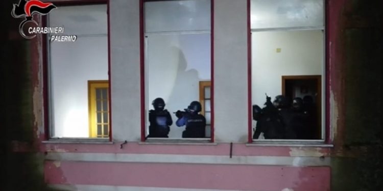 Eπιχείρηση-μαμούθ κατά της μαφίας στο Παλέρμο με 1.200 καραμπινιέρους – Πάνω από 180 συλλήψεις – ΒΙΝΤΕΟ