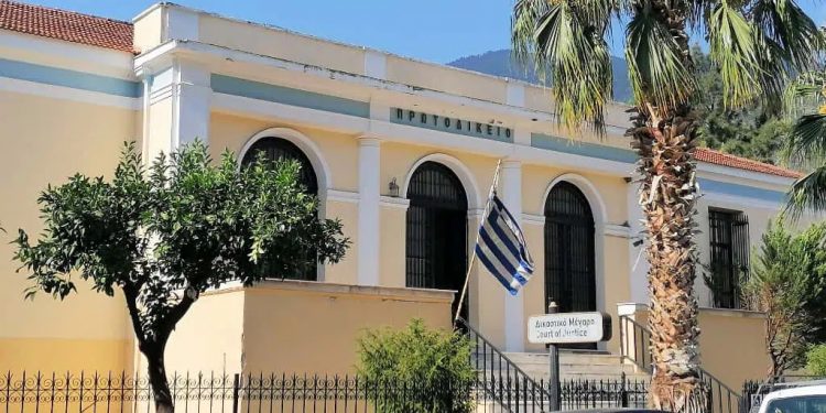 ΣΟΚ στην Άμφισσα: Δικαστικός υπάλληλος αυτοκτόνησε μέσα στα δικαστήρια
