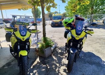 «Γέφυρα ζωής» από το ΕΚΑΒ και την ΕΛΑΣ για τη μεταφορά βρέφους από τη Νεάπολη στο Ιπποκράτειο