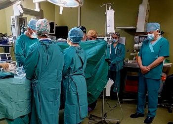 Συγκλονιστικές στιγμές στο ΠΑΓΝΗ: Οι γιατροί υποκλίνονται στον 3χρονο Άγγελο – Στο Βερολίνο η καρδούλα του – ΒΙΝΤΕΟ