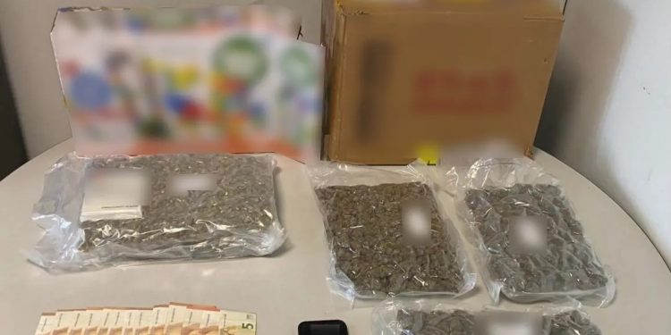 Το δέμα από τα ΕΛΤΑ είχε… χασίς – Συνελήφθη μέλος διεθνούς εγκληματικής ομάδας – ΦΩΤΟ