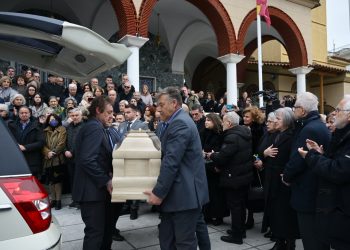 Σπαραγμός στην κηδεία του Βασίλη Καλογήρου – Τα πρώτα στοιχεία για τον θάνατο του 39χρονου – ΒΙΝΤΕΟ
