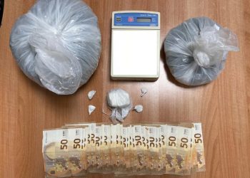 Θεσσαλονίκη: Διακινητής ναρκωτικών συνελήφθη με κοκαΐνη, κάνναβη και 2.500 ευρώ – ΦΩΤΟ
