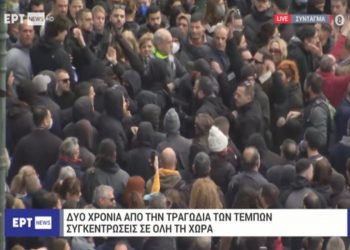 Συλλαλητήριο στο Σύνταγμα για τα Τέμπη: Διαδηλωτές απώθησαν κουκουλοφόρους