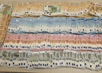 Άγιος Παντελεήμονας: Έκρυβαν κοκαΐνη σε σκουπόξυλο και τηλεχειριστήριο και τα «φράγκα» σε κρύπτη – ΒΙΝΤΕΟ – ΦΩΤΟ