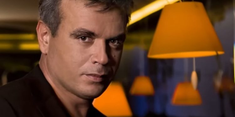 «Άστρα μη με μαλώνετε» – Πέθανε ο σπουδαίος τραγουδιστής Μανώλης Λιδάκης