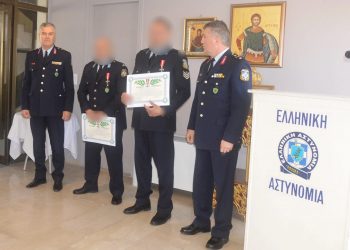 «Αστυνομικό Αριστείο Ανδραγαθίας»: Απονεμήθηκε σε 2 αστυνομικούς στην Πάτρα – ΦΩΤΟ