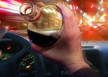 Διάσημος τραγουδιστής (πρώτο όνομα) συνελήφθη να οδηγεί μεθυσμένος – Παραλίγο να χτυπήσει τροχονόμο – ΒΙΝΤΕΟ