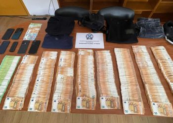 Συνελήφθησαν 3 άτομα που άρπαξαν ράβδους χρυσού και χιλιάδες ευρώ από βίλα στη Νέα Ερυθραία – ΒΙΝΤΕΟ – ΦΩΤΟ