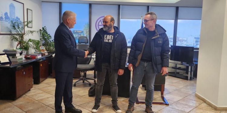 Οδηγός του ΟΑΣΘ βρήκε και παρέδωσε γυναικεία τσάντα με 1.400 ευρώ – ΒΙΝΤΕΟ – ΦΩΤΟ