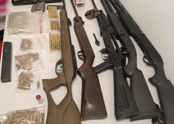 Χανιά: Οι αστυνομικοί πήγαν να τον συλλάβουν για ενδοοικογενειακή βία και βρήκαν… μίνι οπλοστάσιο – ΦΩΤΟ