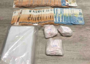 Πάτρα: Το απορρυπαντικό πλυντηρίου ήταν… κοκαΐνη – Χειροπέδες σε 2 άνδρες – ΦΩΤΟ