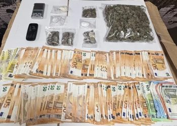 Στη «φάκα» του ελληνικού FBI έπεσαν 48χρονη και 54χρονος που διακινούσαν κοκαΐνη και χασίς στον Πειραιά – ΦΩΤΟ