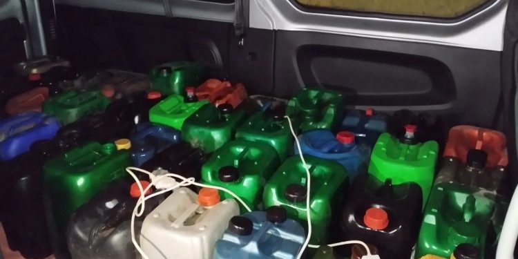 Ημαθία: Πιάστηκαν στα «πράσα» να κλέβουν μισό τόνο πετρέλαιο από το λεβητοστάσιο σχολείου – ΦΩΤΟ