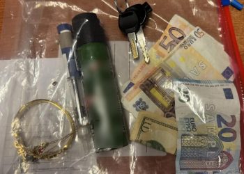 Νέο Ψυχικό: Χειροπέδες σε 18χρονο και 17χρονο – Κατηγορούνται για κλοπή, όπλα, ναρκωτικά και πλαστά χαρτονομίσματα – ΦΩΤΟ