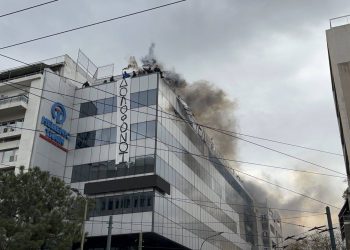 Τέμπη: «Ντου» του Ρουβίκωνα στα γραφεία της Hellenic Train – ΦΩΤΟ