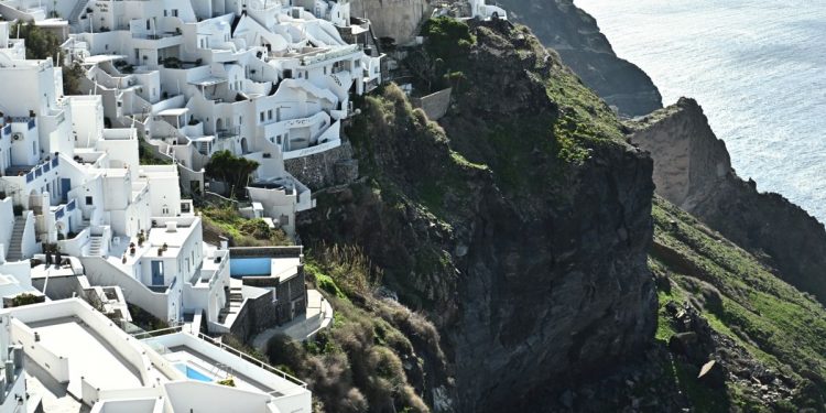 Σαντορίνη: Σε κατάσταση έκτακτης ανάγκης κηρύχθηκε ο Δήμος Θήρας μετά το μπαράζ σεισμών