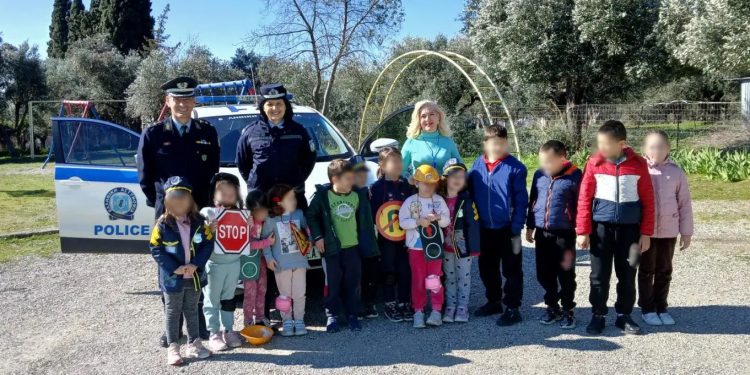 Μεσολόγγι: Ενημερωτική δράση για την Οδική Ασφάλεια σε Νηπιαγωγείο και σε Δημοτικό – ΦΩΤΟ