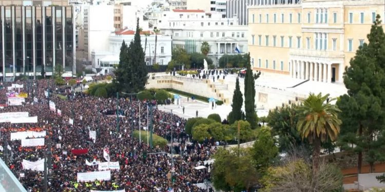 Λαοθάλασσα στο Σύνταγμα για τα Τέμπη – Όλες οι εξελίξεις στο astinomiko.gr λεπτό προς λεπτό – ΒΙΝΤΕΟ