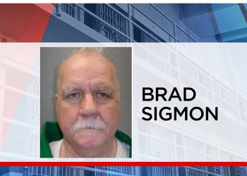 Στο εκτελεστικό απόσπασμα θανατοποινίτης – Σκότωσε με ρόπαλο μπέιζμπολ τους γονείς της πρώην φιλενάδας του – ΒΙΝΤΕΟ