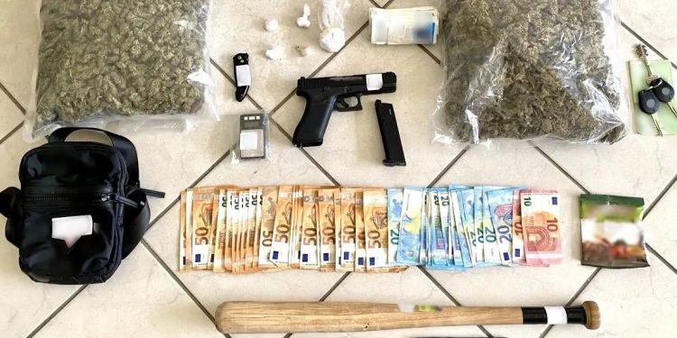 Θεσσαλονίκη: Συνελήφθη άνδρας για διακίνηση κοκαΐνης και κάνναβης – ΦΩΤΟ