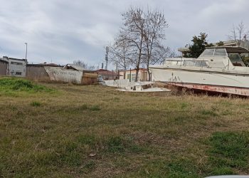 Θεσσαλονίκη: 62χρονος επί 9 χρόνια «πάρκαρε» τις βάρκες του σε… ξένο οικόπεδο – ΦΩΤΟ