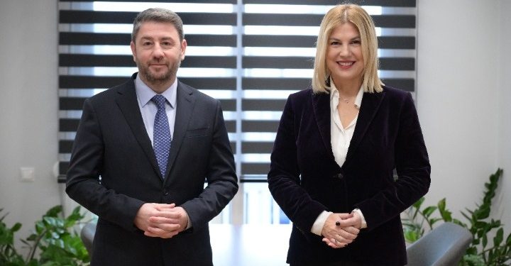 Ο «αρραβώνας» έγινε «γάμος» – Επίσημα στο ΠΑΣΟΚ η Θρασκιά – ΒΙΝΤΕΟ