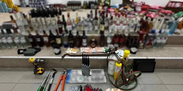 Εξαρθρώθηκε εγκληματική οργάνωση που είχε διαπράξει 20 κλοπές – 75.000 ευρώ η λεία – ΦΩΤΟ