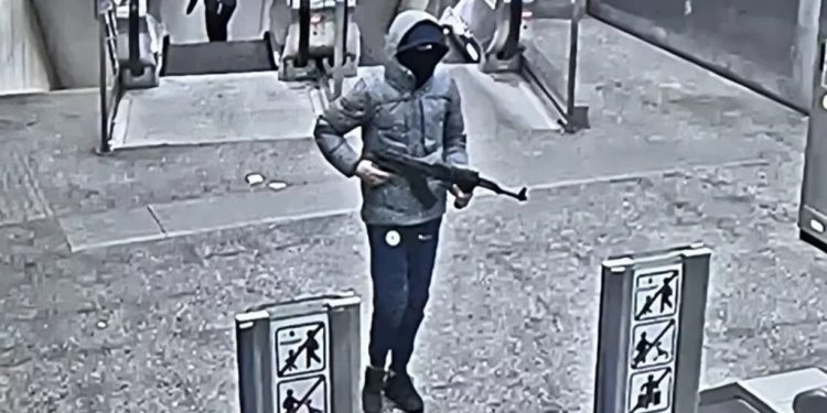 Βρυξέλλες: Ανταλλαγή πυρών στο μετρό – 2 άνδρες κραδαίνουν καλάσνικοφ – ΒΙΝΤΕΟ ΝΤΟΚΟΥΜΕΝΤΟ