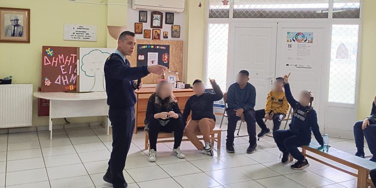 ΕΛΑΣ: Ενημερωτικές δράσεις σε μαθητές, γονείς και εκπαιδευτικούς στην Αιτωλοακαρνανία – ΦΩΤΟ