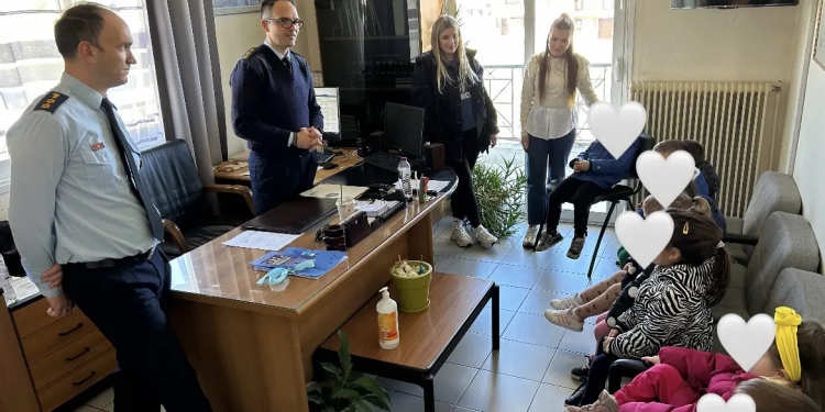 Φλώρινα: Το επάγγελμα του αστυνομικού «μαθαίνουν» μικροί μαθητές – ΦΩΤΟ