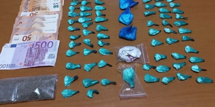 Αμαλιάδα: Χειροπέδες σε διακινητή ναρκωτικών που «έσπρωχνε» κοκαΐνη και κάνναβη – ΦΩΤΟ