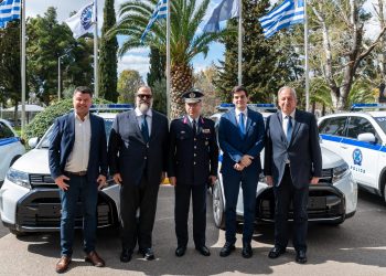 Ο εφοπλιστής Νικόλας Πατέρας δώρισε στην ΕΛΑΣ ακόμη 5 υβριδικά περιπολικά – ΦΩΤΟ