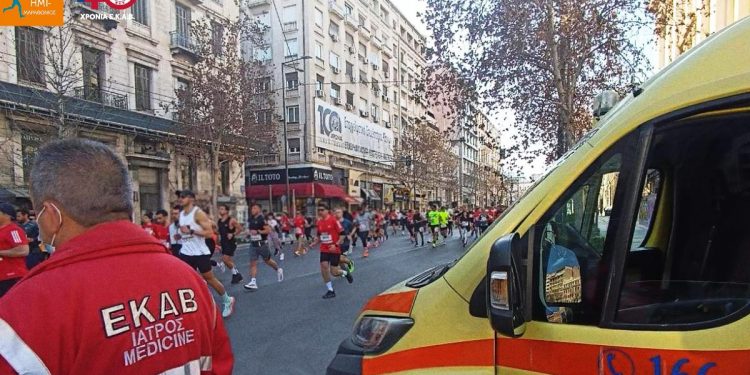 Το ΕΚΑΒ βοήθησε 80 δρομείς στον 13ο Ημιμαραθώνιο της Αθήνας – ΦΩΤΟ