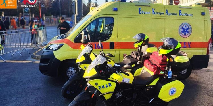 Το ΕΚΑΒ βοήθησε 80 δρομείς στον 13ο Ημιμαραθώνιο της Αθήνας – ΦΩΤΟ