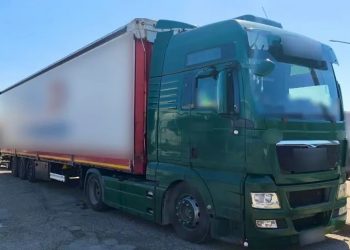 Έβρος: Χειροπέδες σε διακινητή που μετέφερε 7 παράνομους μετανάστες σε φορτηγό – ΦΩΤΟ