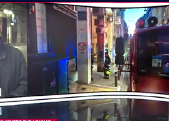 Φωτιά σε κτίριο στο κέντρο της Αθήνας – Κλειστή η οδός Αμερικής – ΦΩΤΟ