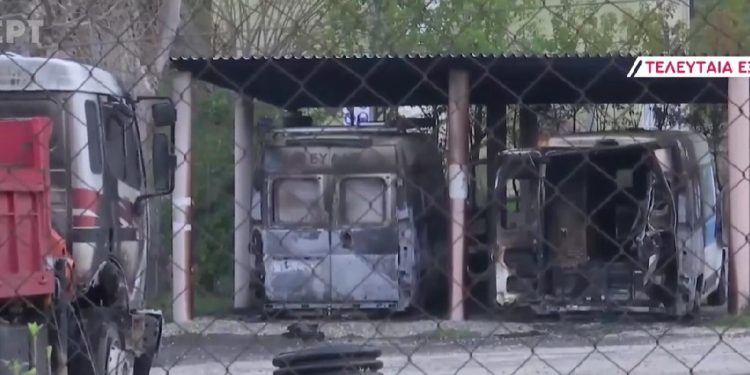 Φωτιά σε εργοτάξιο της ΕΥΔΑΠ στον Χολαργό και σε πάρκινγκ σκαφών στη Βάρη – ΒΙΝΤΕΟ