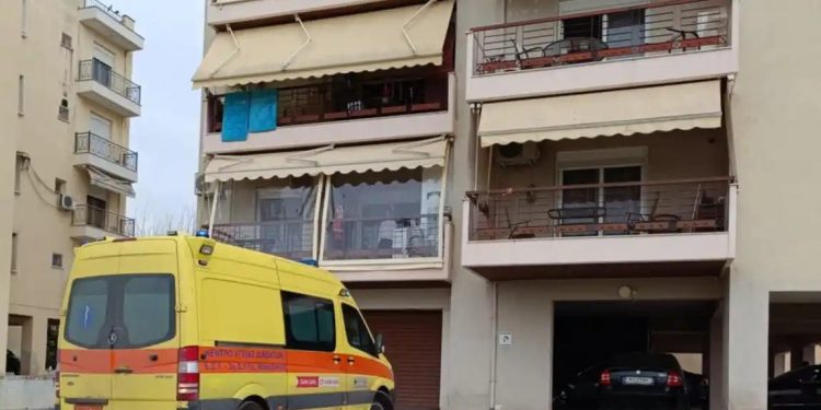 Γυναικοκτονία στη Θεσσαλονίκη: Σκότωσε την γυναίκα του και πήδηξε από το μπαλκόνι – ΦΩΤΟ