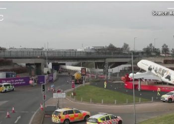 Χάος στις πτήσεις παγκοσμίως – «Λουκέτο» στο Χίθροου στο Λονδίνο λόγω φωτιάς – ΒΙΝΤΕΟ