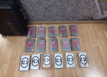 Με αεροπλάνο «ταξίδευαν» 17 κιλά κοκαΐνης – Χειροπέδες σε 2 άνδρες στο «Ελ. Βενιζέλος» – ΒΙΝΤΕΟ – ΦΩΤΟ