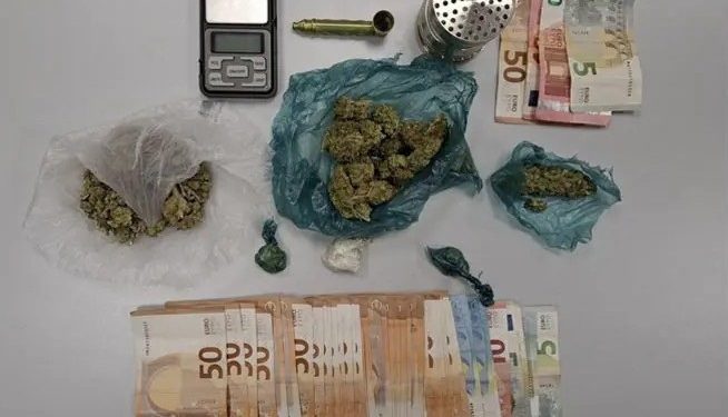 Λάρισα: Χειροπέδες σε δύο άνδρες για διακίνηση κάνναβης – ΦΩΤΟ