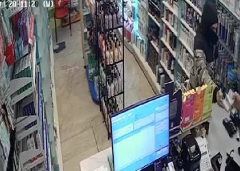 ΒΙΝΤΕΟ ΝΤΟΚΟΥΜΕΝΤΑ από το μπαράζ ληστειών στα νότια προάστια – Καρέ καρέ οι κινήσεις των ληστών με το κατσαβίδι και το όπλο